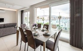 Seafront Luxury Apartment